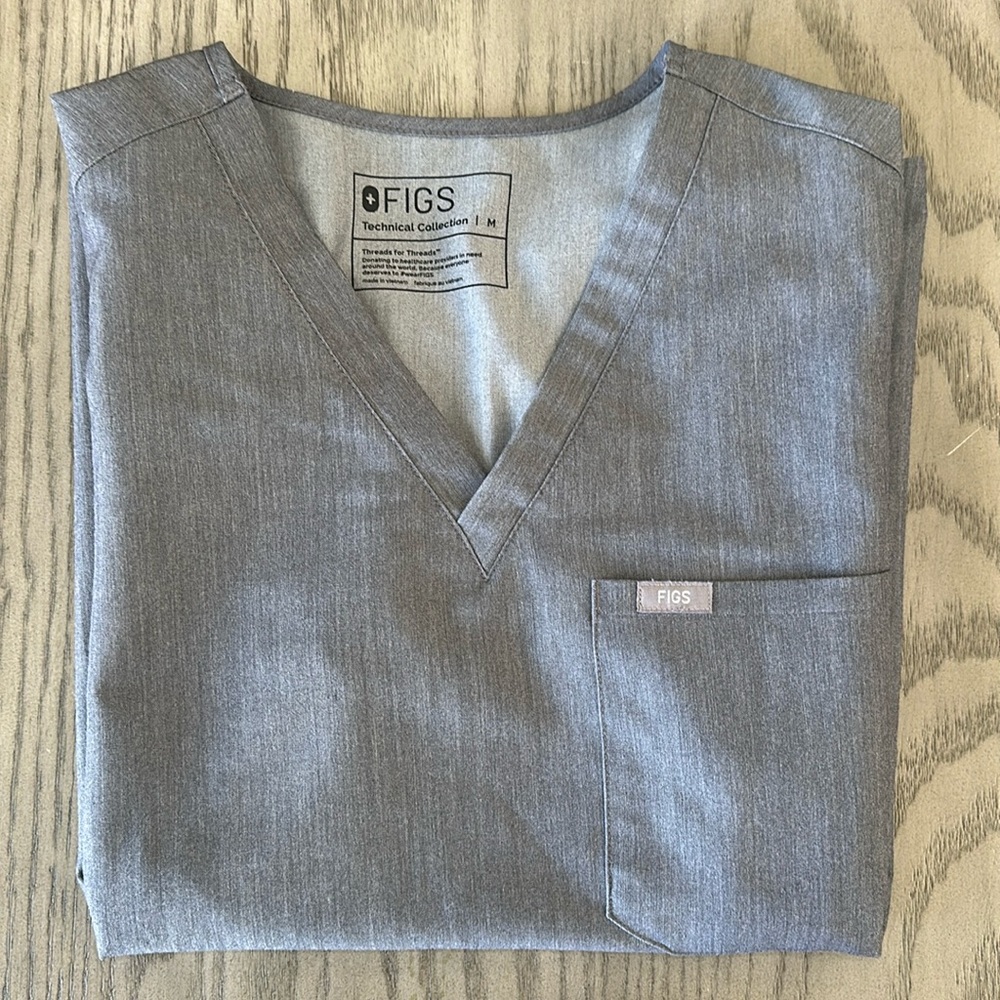 Women’s Fig Scrub Top